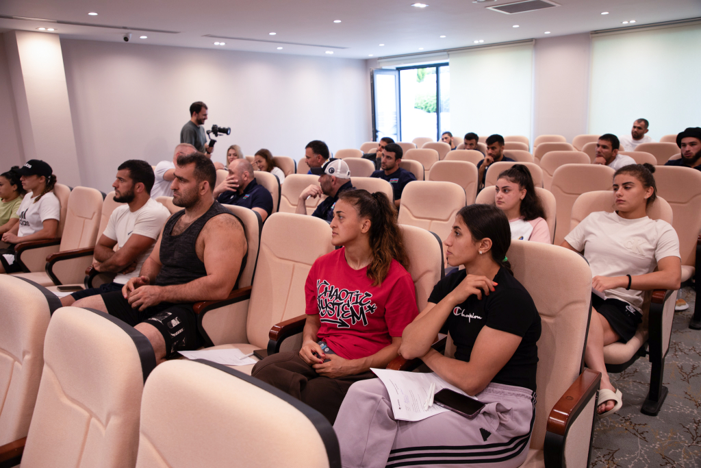 AMADA Paris-2024-ə lisenziya qazanan güləşçilərimiz üçün seminar təşkil edib